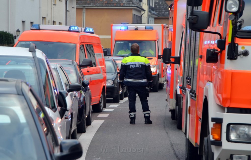 Einsatz BF Messerstecherei Koeln Ostheim Servatiusstr P07.JPG - Miklos Laubert